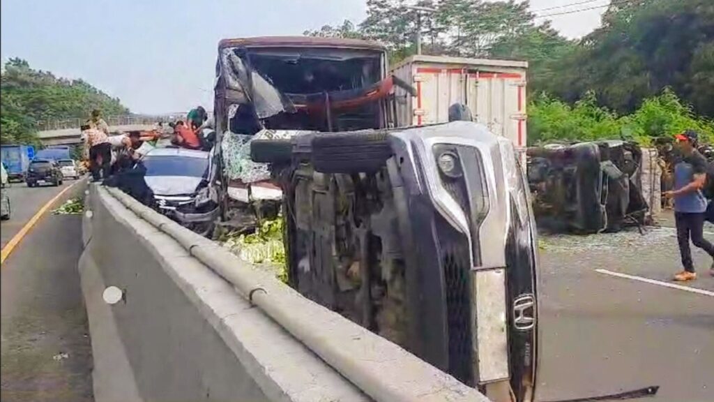 Jasa Marga tangani kecelakaan truk di Tol Cipularang