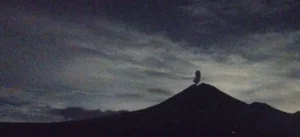 Gunung Semeru Erupsi Lagi, Kolom Letusan Capai 900 Meter pada 24 Desember 2024