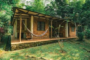 ciri khas rumah kawasan tropis